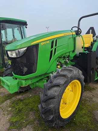 2022 John Deere 5100ML Equipment Image0