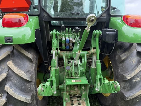 Image of John Deere 5100M equipment image 3