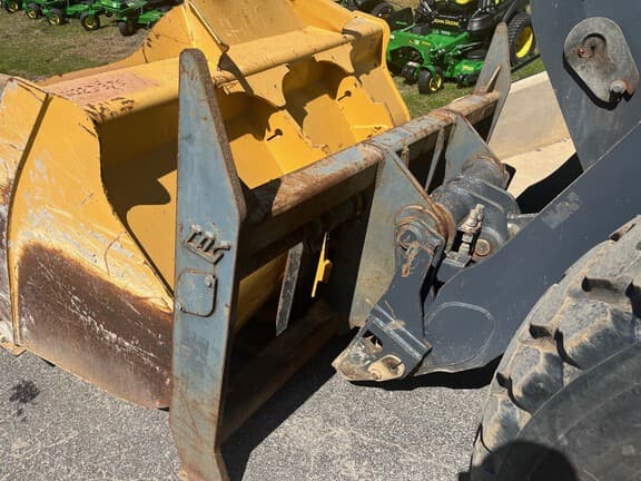 Image of John Deere 524P equipment image 4