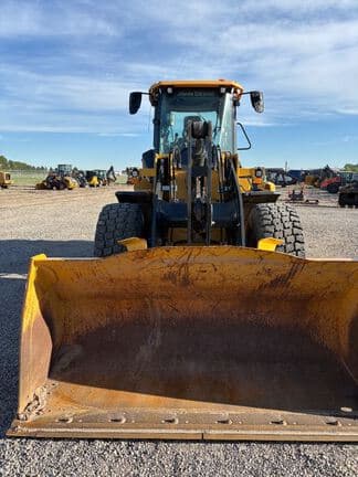 Image of John Deere 544P equipment image 1