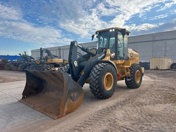 Image of John Deere 544P equipment image 4