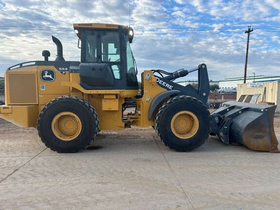 Image of John Deere 544P equipment image 1