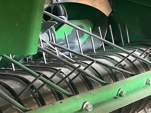 Image of John Deere 560M equipment image 4