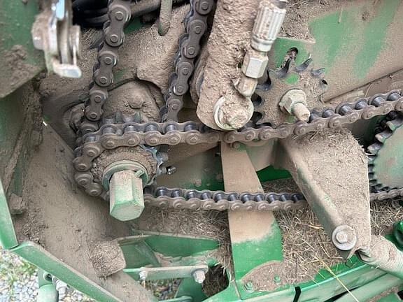 Image of John Deere 560M equipment image 4