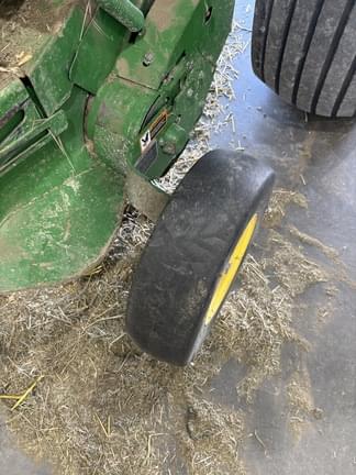 Image of John Deere 560M equipment image 4