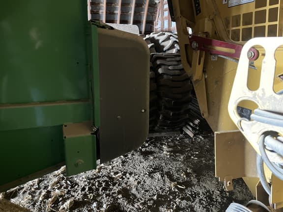 Image of John Deere 560M equipment image 2