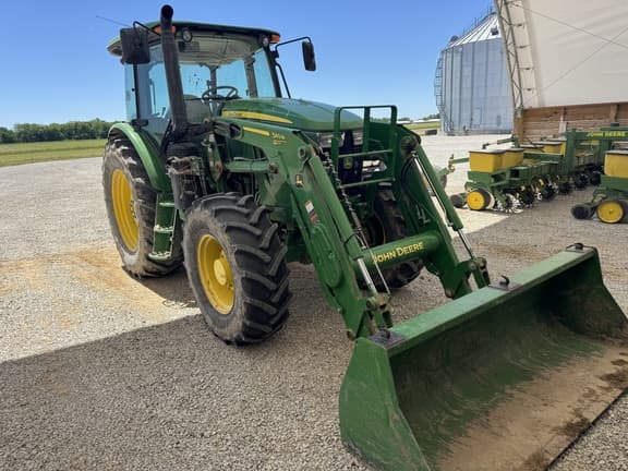 Image of John Deere 6105E equipment image 3