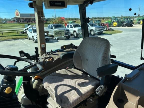 Image of John Deere 6120E equipment image 4