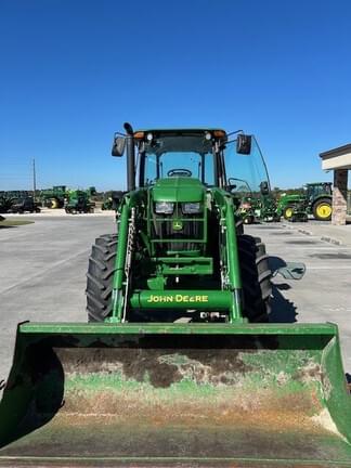 Image of John Deere 6120E equipment image 2