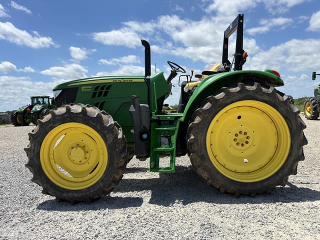 Image of John Deere 6120M equipment image 1