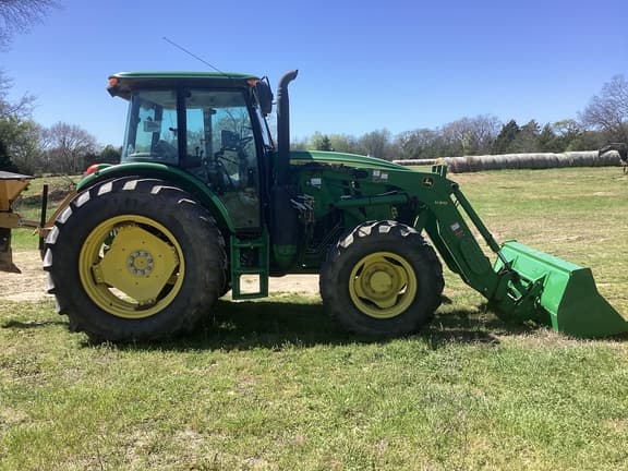 Image of John Deere 6135E equipment image 2