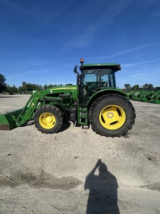 Image of John Deere 6135E equipment image 1