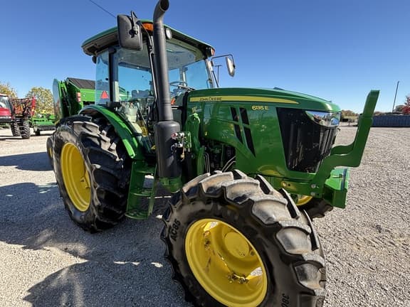 Image of John Deere 6135E equipment image 2