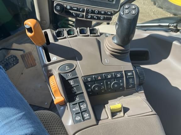 Image of John Deere 6155R equipment image 4