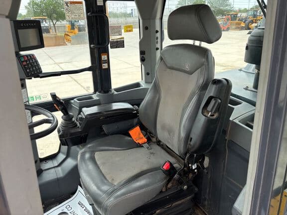 Image of John Deere 644P equipment image 1