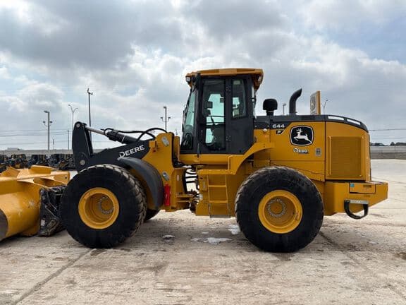 Image of John Deere 644P equipment image 2