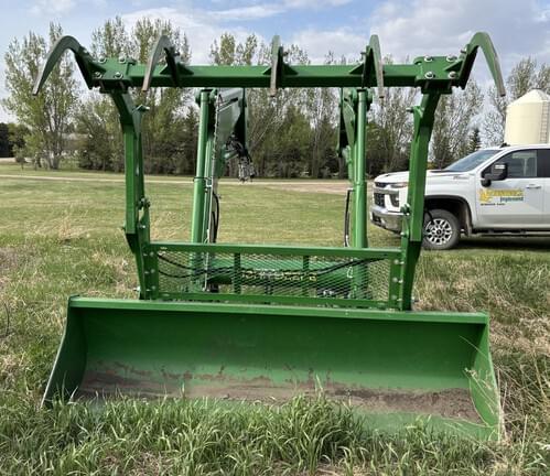 Image of John Deere 700M Image 1