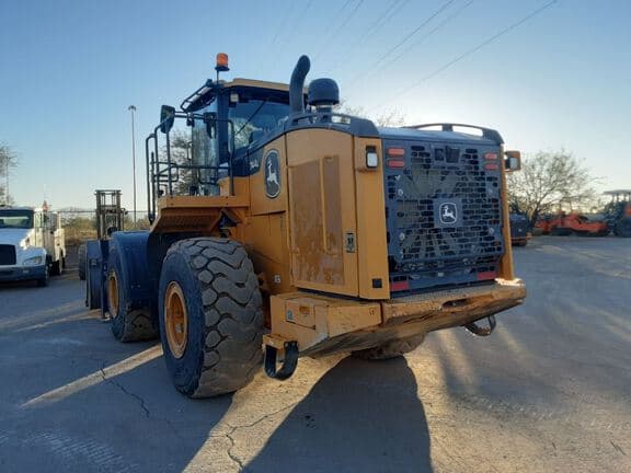 Image of John Deere 744L equipment image 3