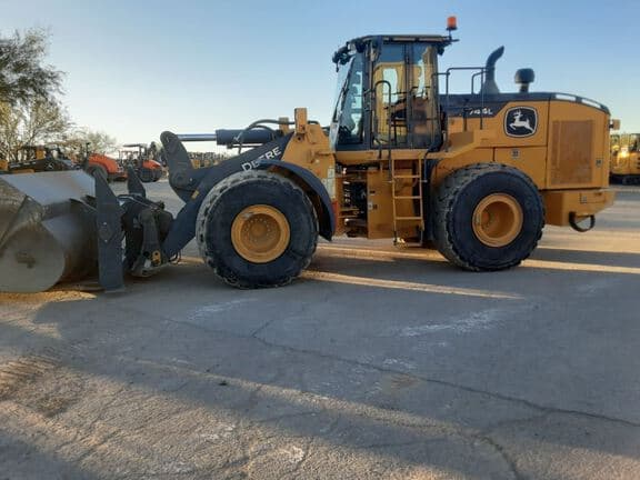 Image of John Deere 744L equipment image 2