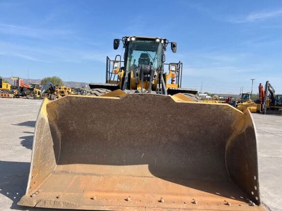 Image of John Deere 744L equipment image 1
