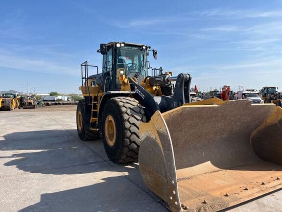 Image of John Deere 744L equipment image 2