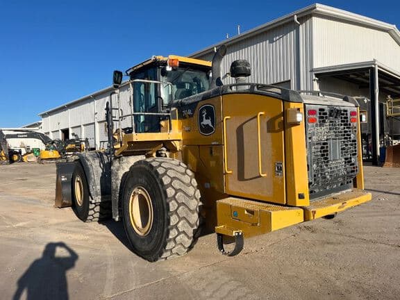 Image of John Deere 744L equipment image 2