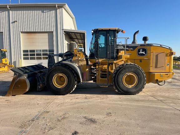 Image of John Deere 744L Primary image
