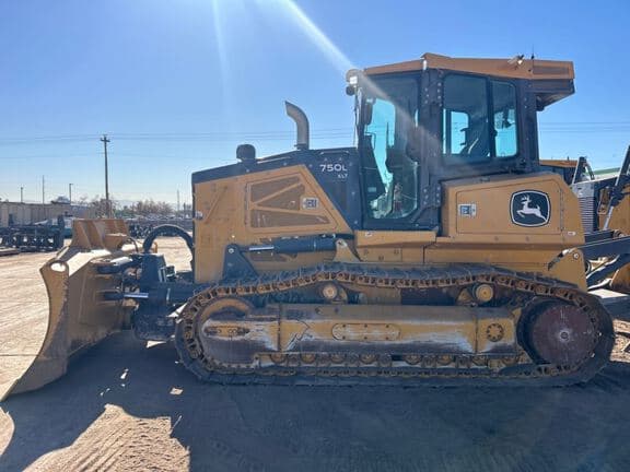Image of John Deere 750L equipment image 1