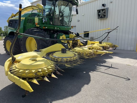 2021 John Deere 772 Equipment Image0
