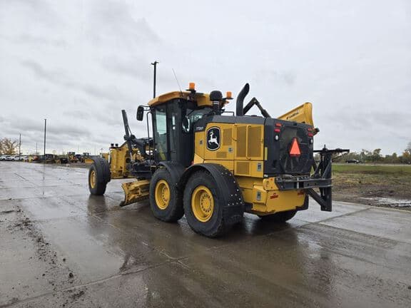 Image of John Deere 772G equipment image 2
