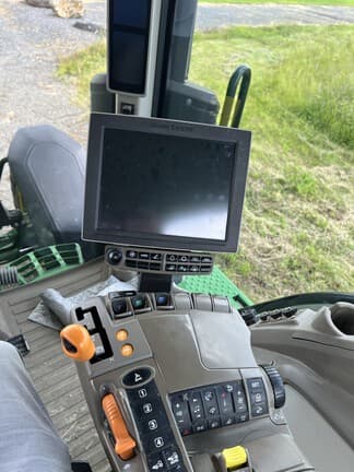 Image of John Deere 7R 230 equipment image 2