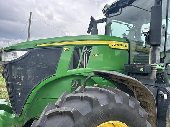 Image of John Deere 7R 230 equipment image 1