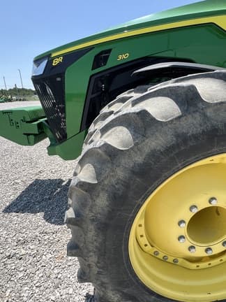 Image of John Deere 8R 310 equipment image 3