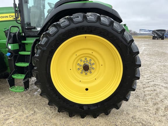 Image of John Deere 8R 310 equipment image 4