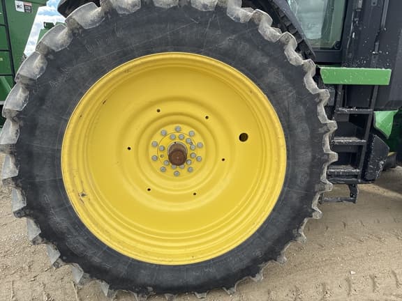 Image of John Deere 8R 310 equipment image 2