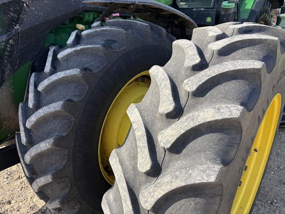 Image of John Deere 8R 340 equipment image 4