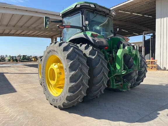 Image of John Deere 8R 370 equipment image 2