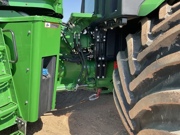 Image of John Deere 9520R equipment image 4