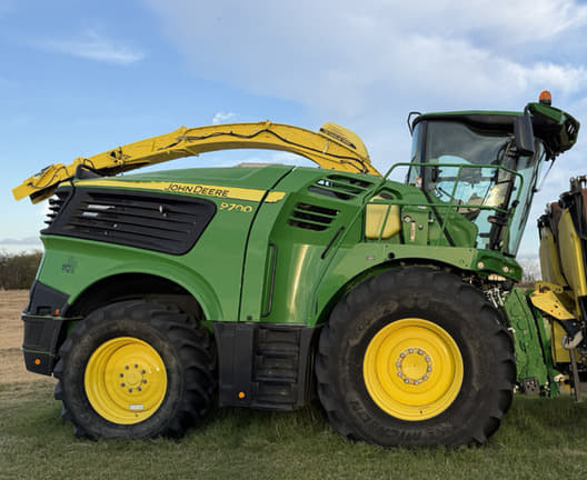 Image of John Deere 9700 equipment image 2