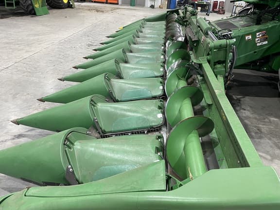 Image of John Deere C12F equipment image 3