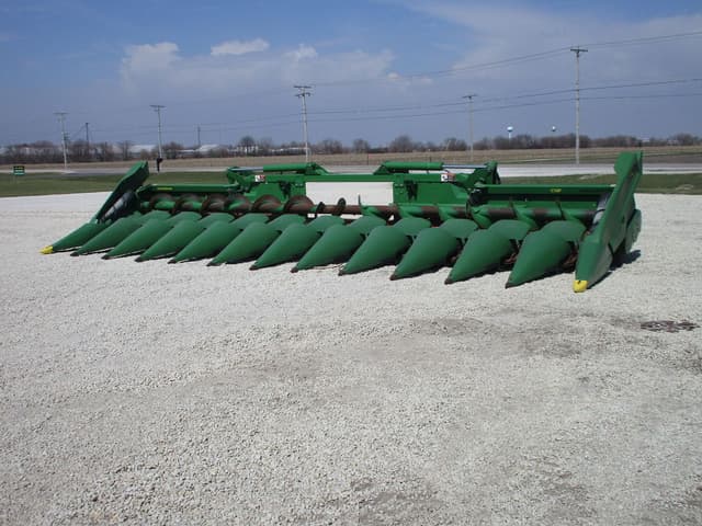 Image of John Deere C12F equipment image 3