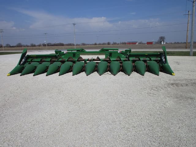 Image of John Deere C12F equipment image 4