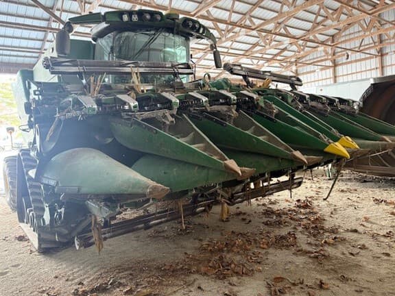 Image of John Deere C12F equipment image 4