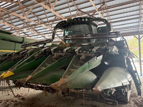 Image of John Deere C12F equipment image 3