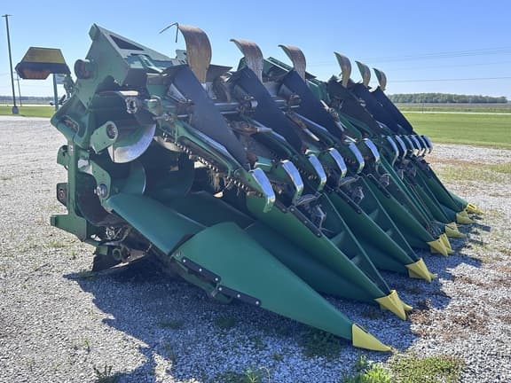 Image of John Deere C12F equipment image 2