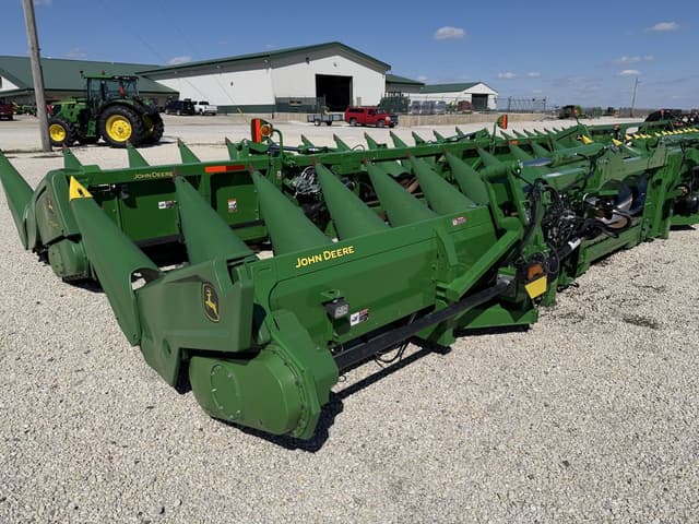 Image of John Deere C12F equipment image 2