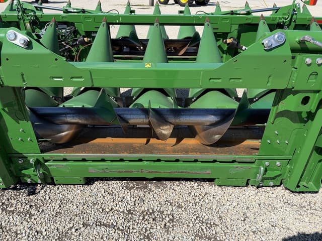 Image of John Deere C12F equipment image 3