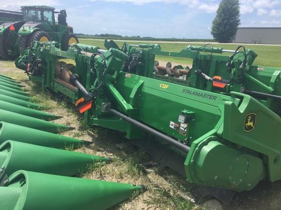 Image of John Deere C12F equipment image 2