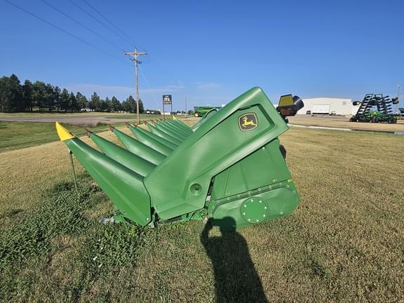 Image of John Deere C12R equipment image 4