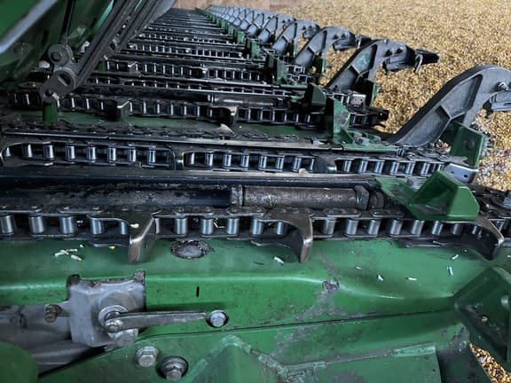 Image of John Deere C18R equipment image 3